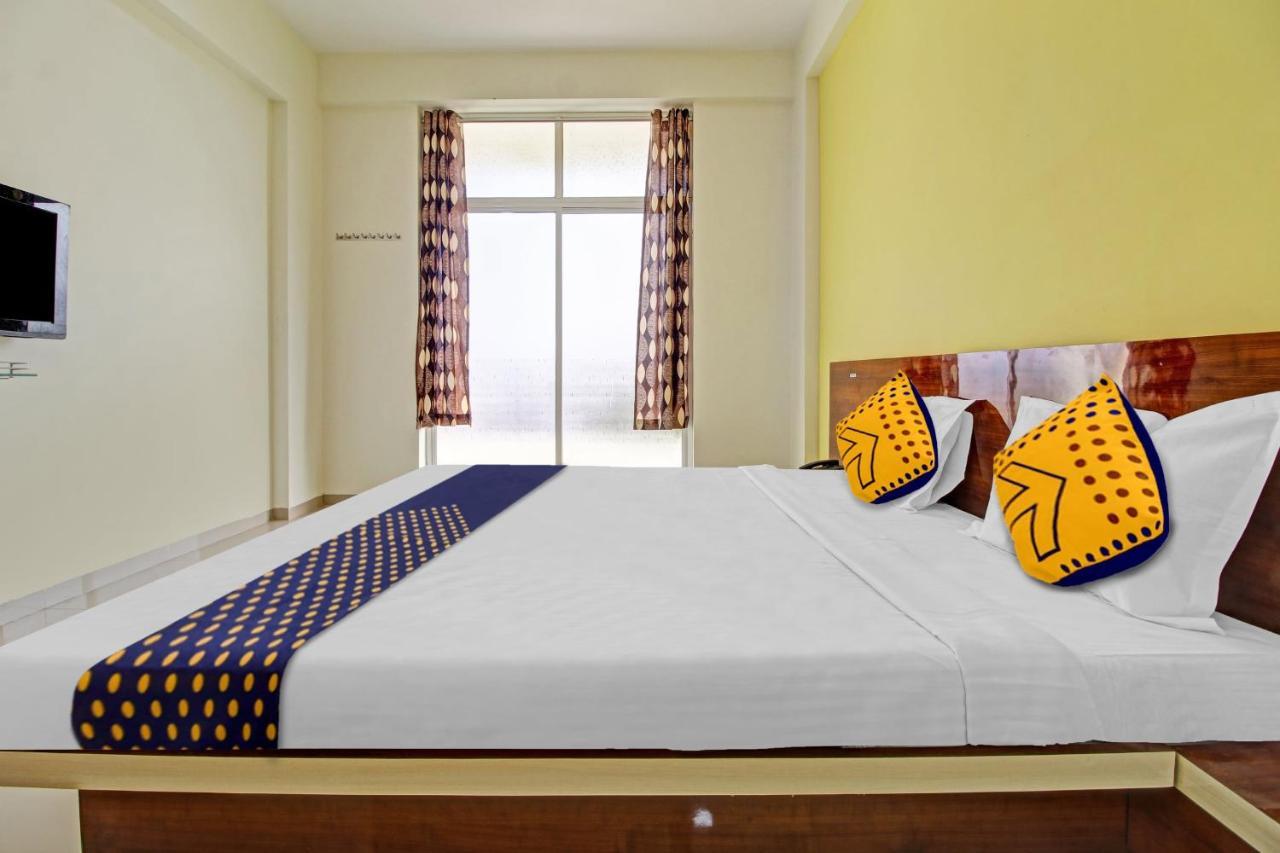 Oyo Hotel Hidden Palace Pune Bagian luar foto